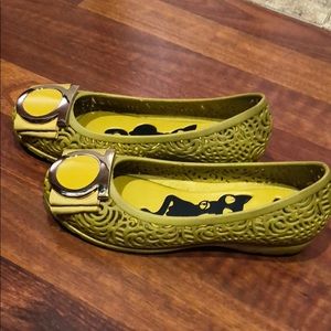 Jelly/rubber material flats